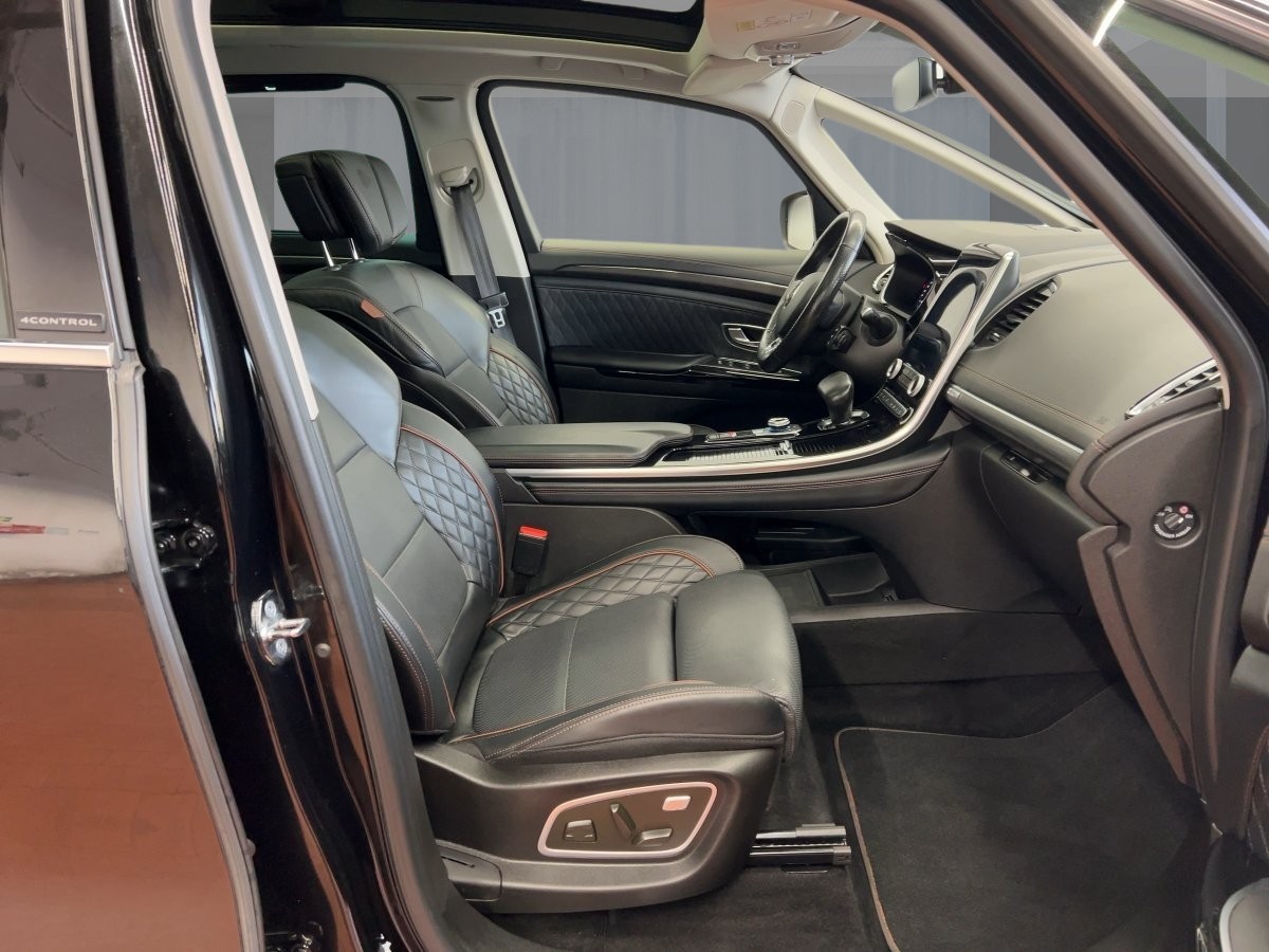 2.0 dCi 190 Initiale Paris 8